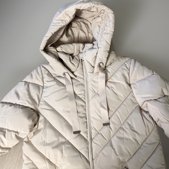 Nine West Women’s Size M Chevron Quilted Puffer Jacket. Cream. New with Tags - Picture 7 of 13
